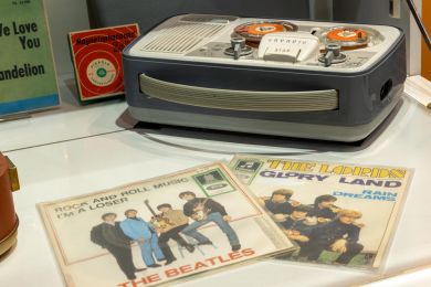 Gerhard Krieger: Schallplatten und Tonbandgerät Grundig TK